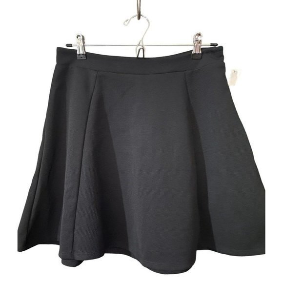 Decree Mini‎ Skirt - Picture 2 of 5